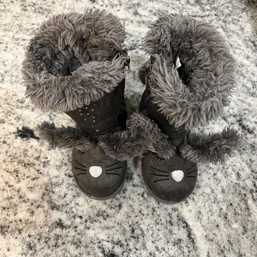 Toddler Cat & Jack Bunny Winter Boots mid high size 5